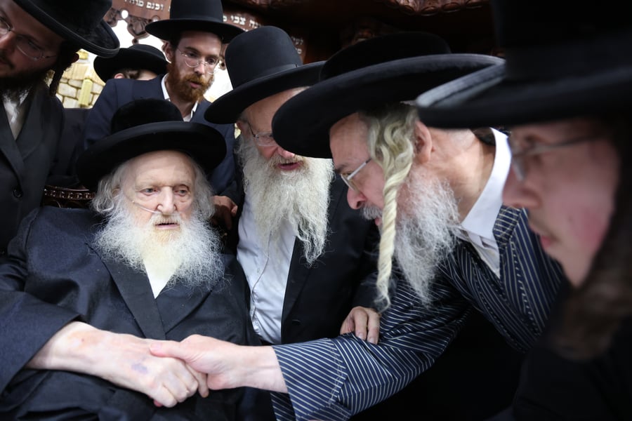 הגר"מ שטרנבוך פסק: "אין לתת סוכריות לילדים ביום כיפור"; זה הנימוק ההלכתי