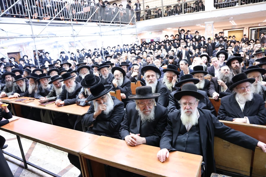 הגר"מ שטרנבוך פסק: "אין לתת סוכריות לילדים ביום כיפור"; זה הנימוק ההלכתי