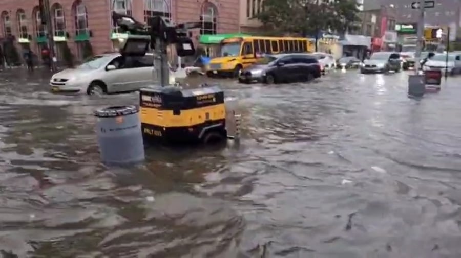 צפו בשיטפונות העזים