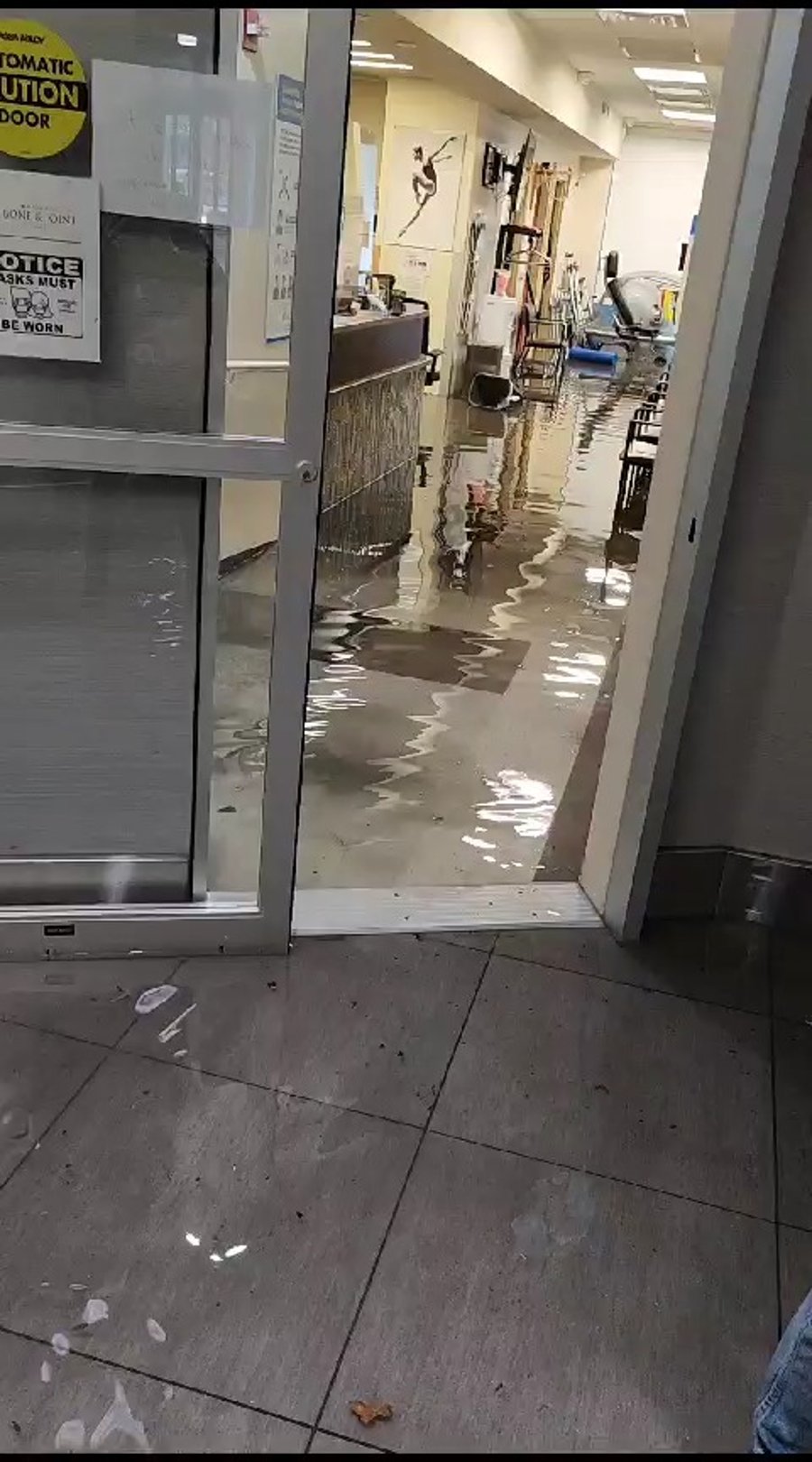 חנויות נשטפו בגשמים העזים