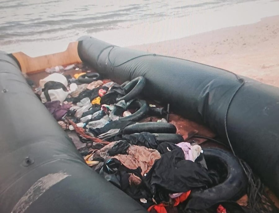 תעלומה בנתניה: סירת מהגרים נפלטה לחוף - בלי אנשים