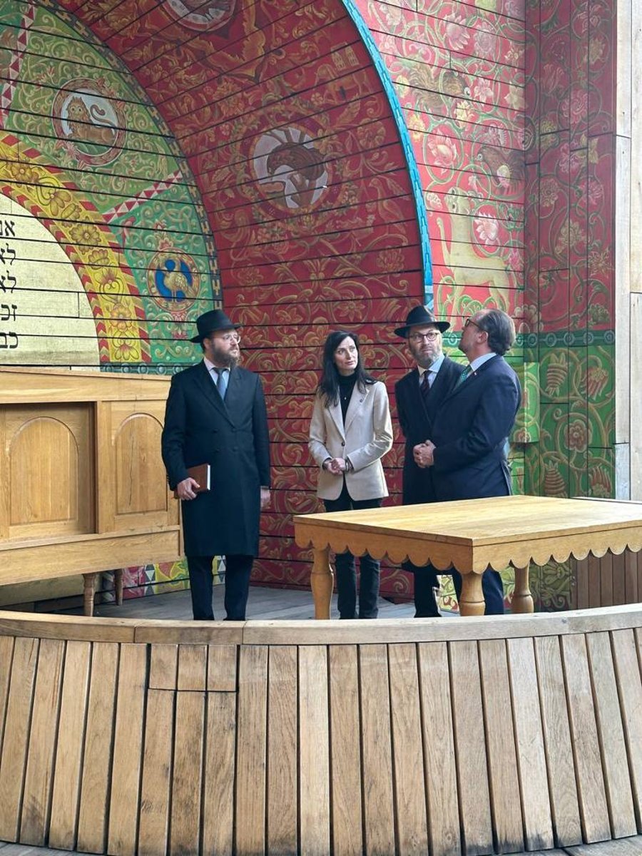 שרי החוץ האירופאים הדליקו נר בבאבי יאר ושמעו על החגים בקהילות היהודיות באוקראינה