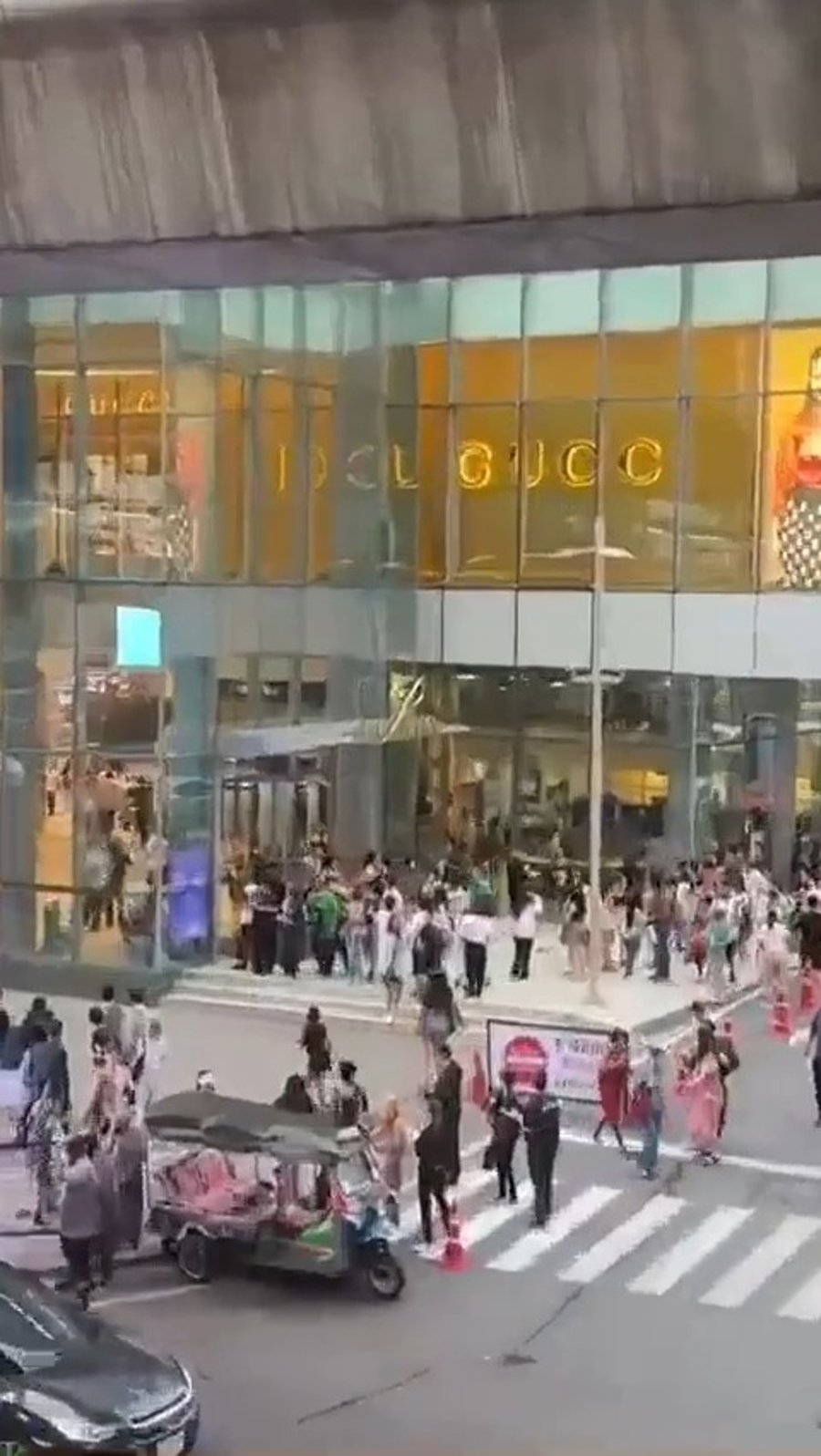 הבהלה בקניון אחרי הירי