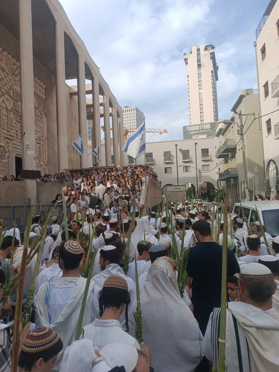 התפילה החגיגית בתל אביב