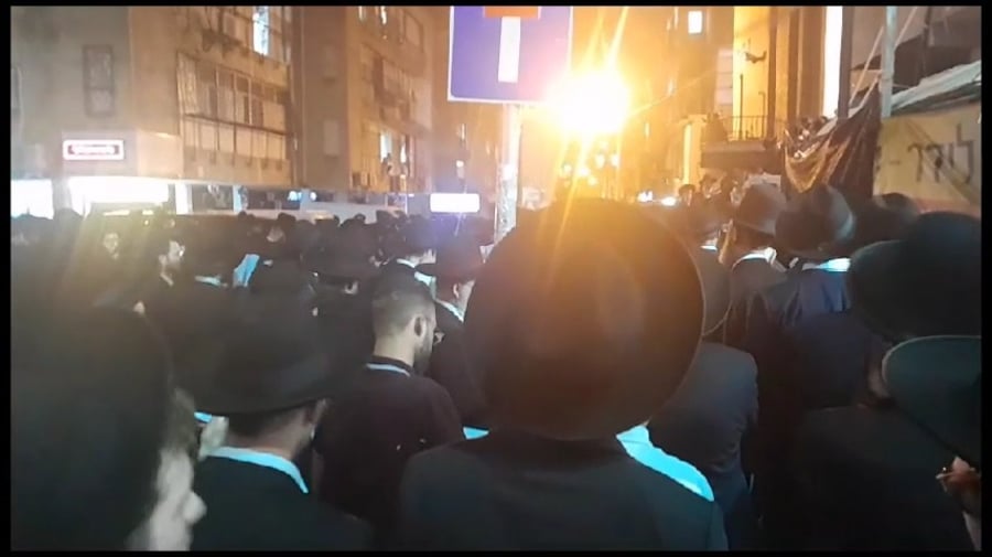 ההמונים זועקים בבני ברק