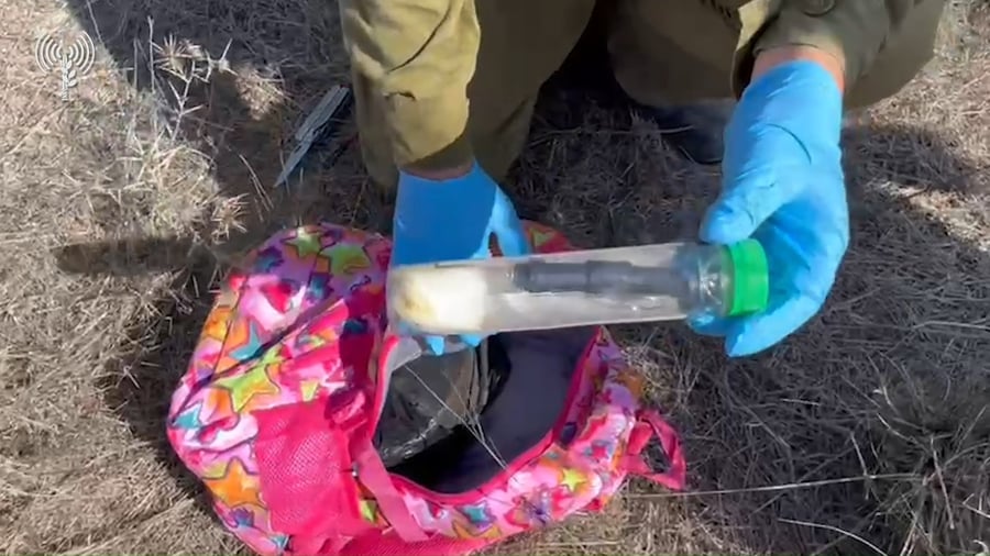 תיעוד מאיתור של תיק בית הספר על ידי לוחמי יחידת יהל"ם