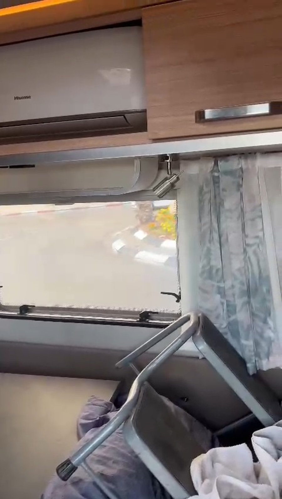 תיעוד הקראוון כפי שנראה מבפנים אחר שהושב לבעליו