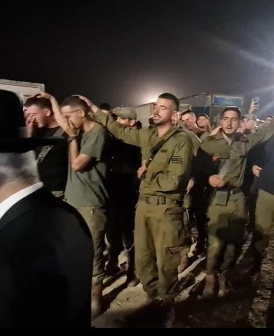 בגבול עזה: הצנחנים בקבלת 'עול מלכות שמים' עם הרב זמיר כהן