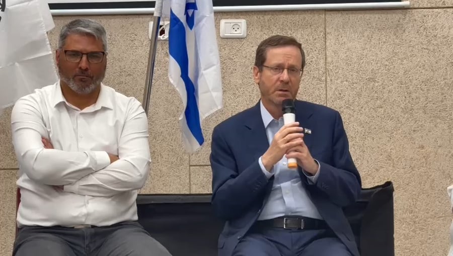 הרצוג ברהט עם המשפחות 