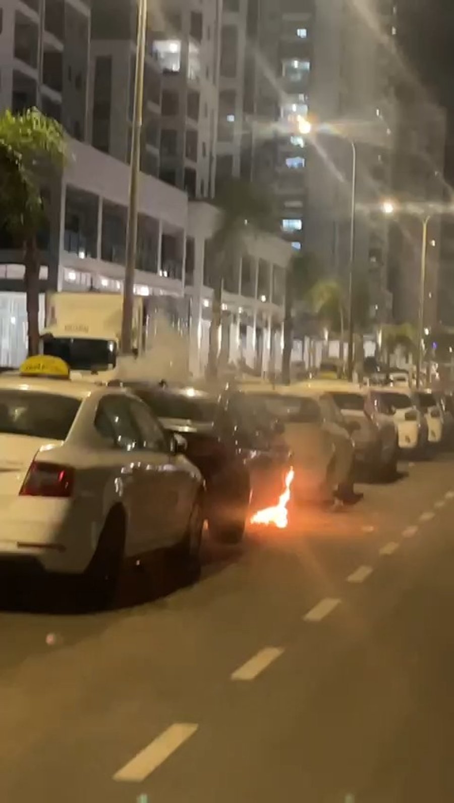 "חשד לאירוע לאומני". כלי רכב בוערים ברמלה