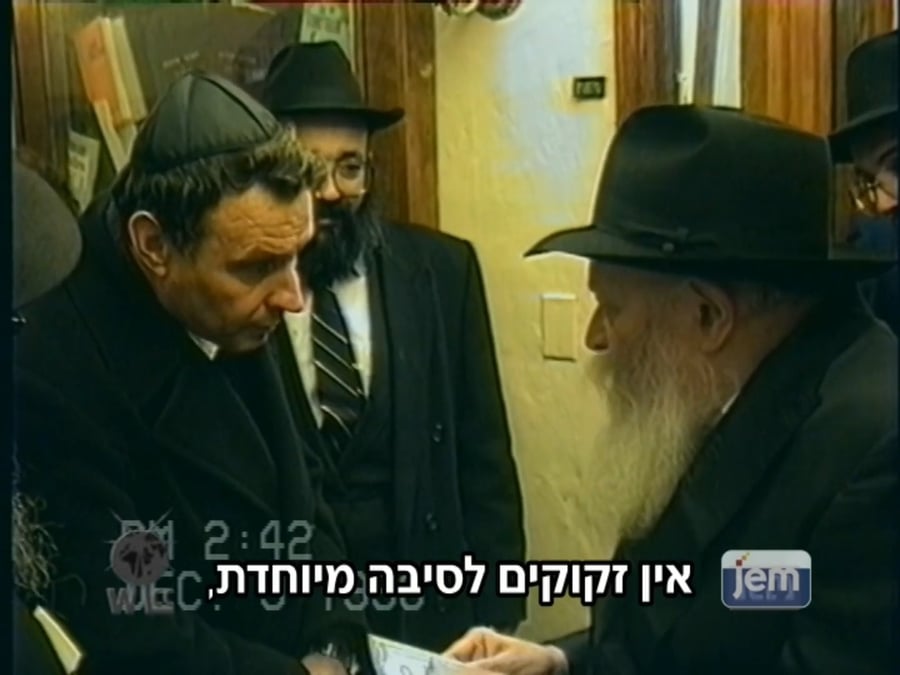"אני בא מרוסיה", צפו בשיחה בין הרבי לעיתונאי