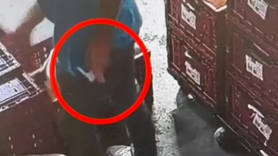 הנאשם במקום עבודתו