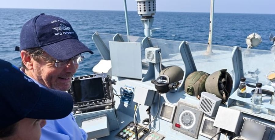 נשיא המדינה ביקר בחיל הים ופרגן ללוחמים: "אתם קולעים בול"