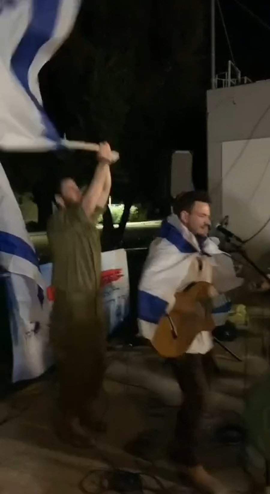 זלמן שטוב משמח חיילים