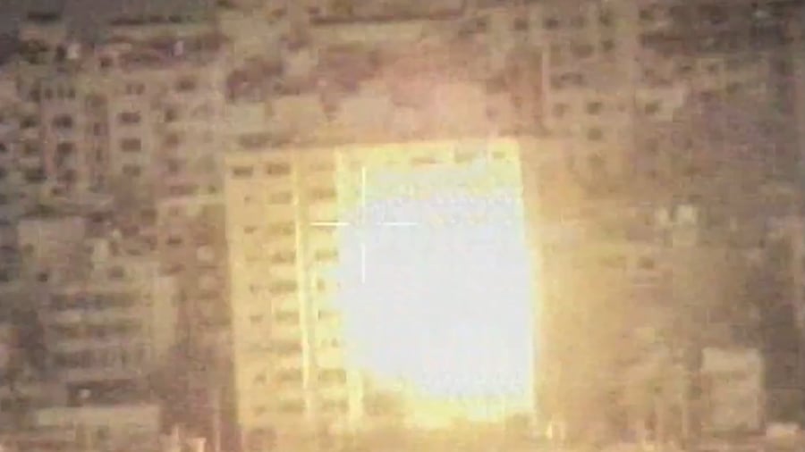 תיעוד מתקיפות החיפוי של כוחות זרוע הים עבור כוחות היבשה