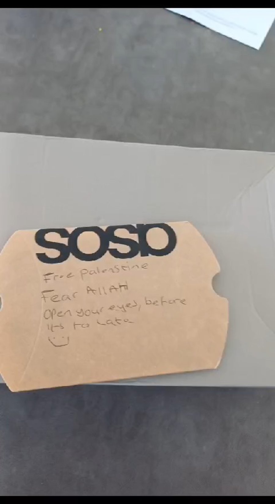 תיעוד של ההזמנה מ'אסוס' עם המסר האנטישמי