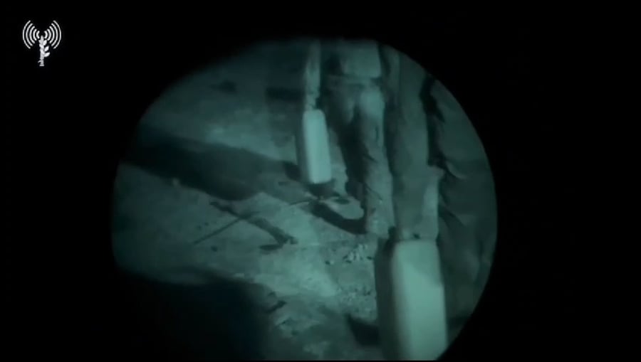 לוחמי צה"ל מספקים סולר לבית החולים שיפא בעזה