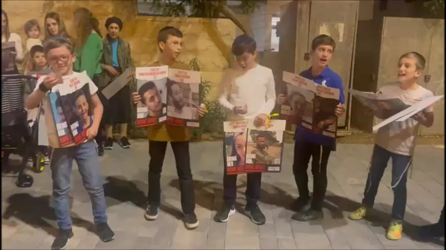 הילדים שרים ומתפללים