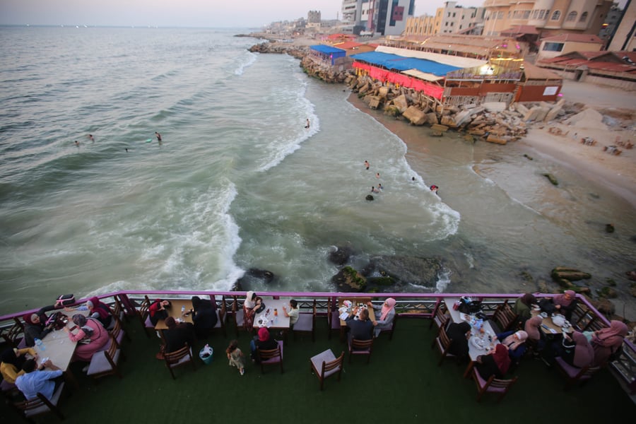 מסעדה על חוף הים של עזה | ארכיון