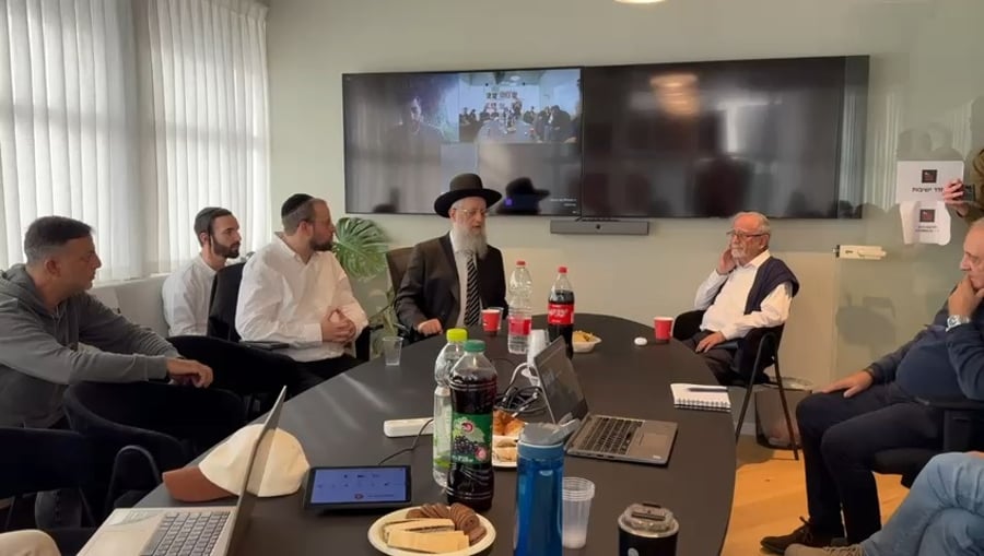 הגר"ד יוסף עם המשפחות