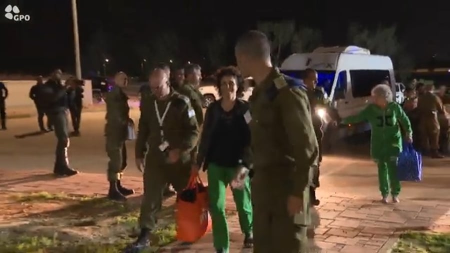 רגעי הגעת החטופים חזרה לישראל
