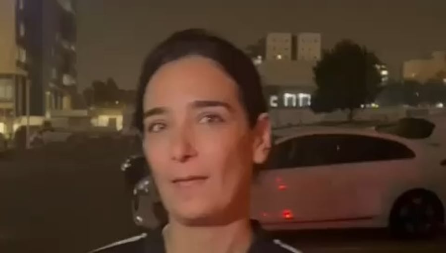 אלה מור, הדודה