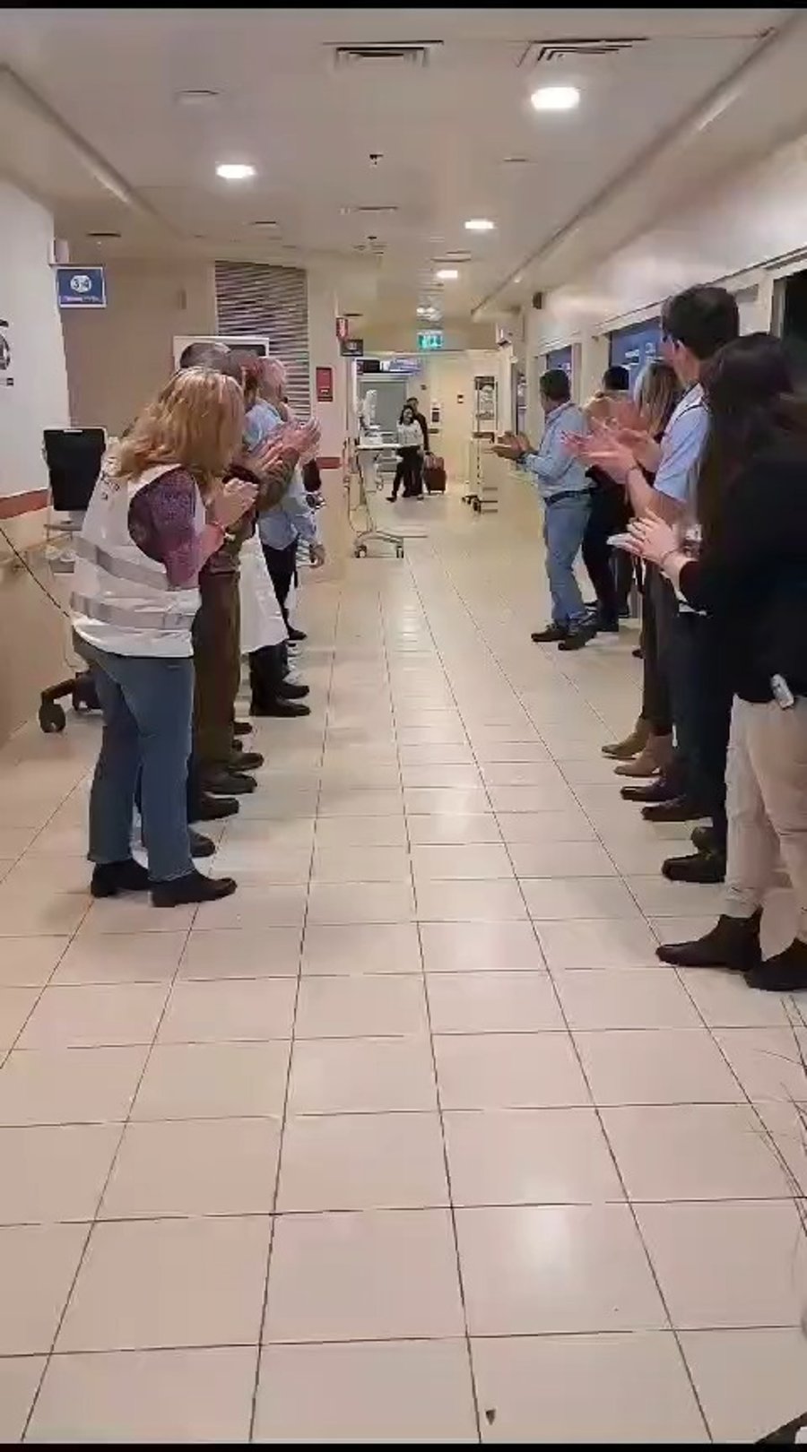 צוות ביה"ח מקבל את פניהם