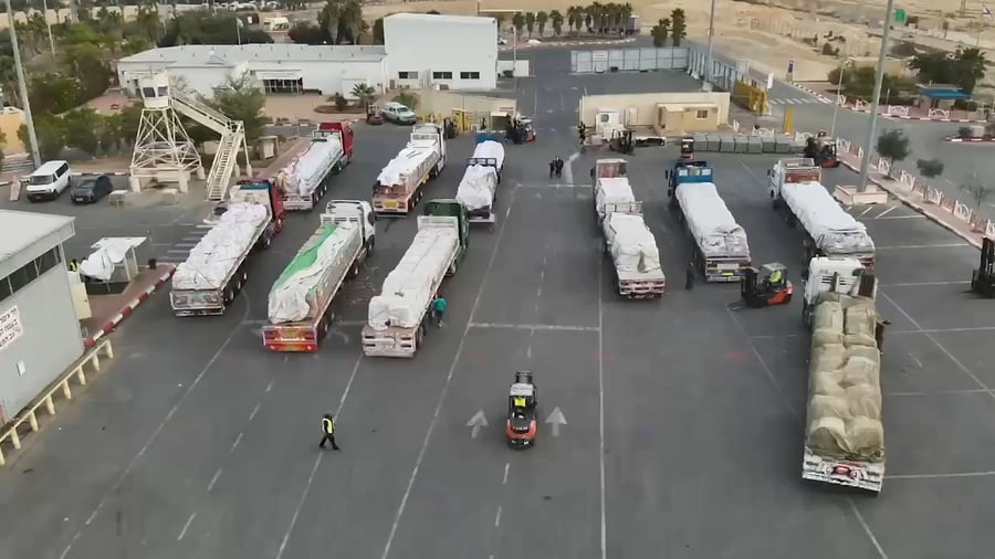 משאיות המכילות סיוע הומניטארי שנשלחו ממעבר ניצנה למעבר רפיח