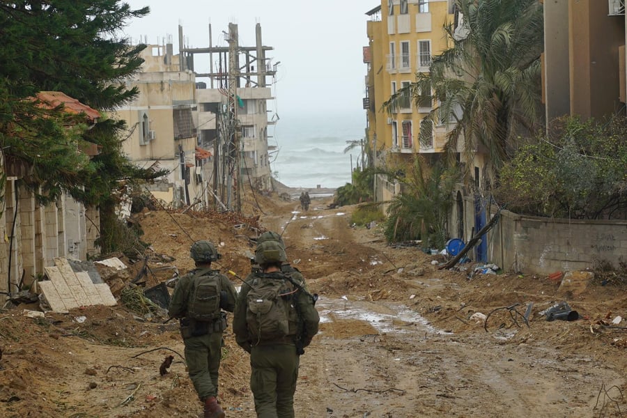 צה"ל החל לפעול קרקעית גם בדרום רצועת עזה | 12 נפצעו מירי נ"ט מלבנון | כל העדכונים