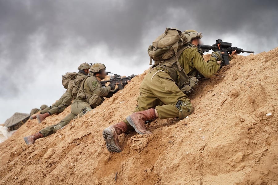 צוות הקרב של חטיבת כפיר מתמרן בעומק רצועת עזה