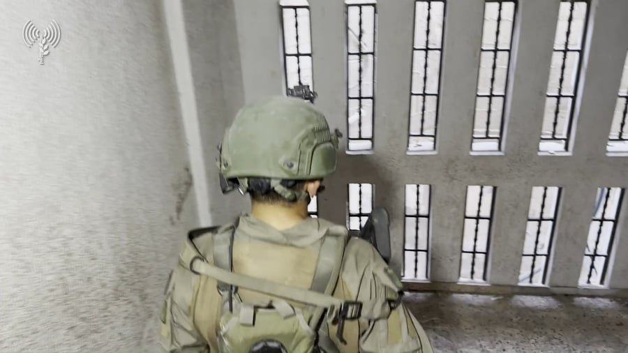 תיעוד ממציאת אמל״ח על ידי לוחמי צוות קרב חטיבת הנח"ל במסגד בג׳באליה