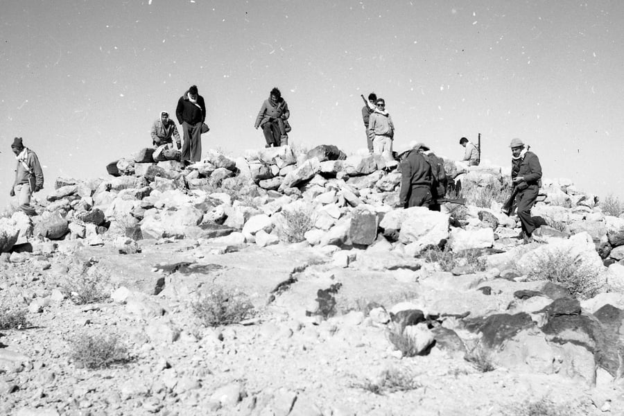 פועלים בתל 'אל עג'ול' בתחילת המאה העשרים