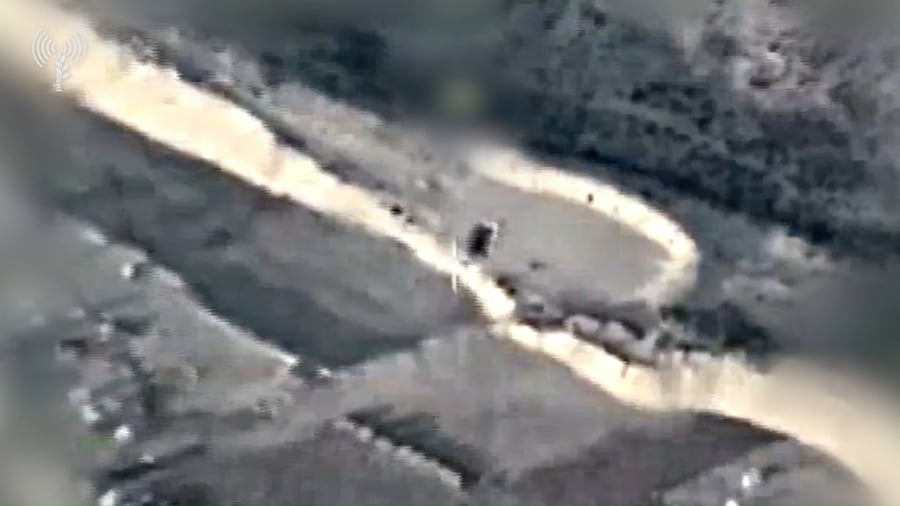 תיעוד מאתר השיגור, ליד אוהלים של אזרחים