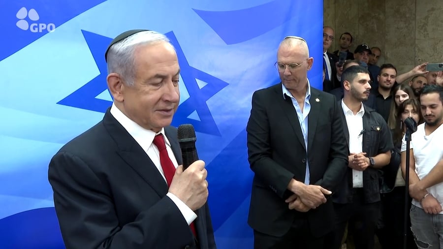 נתניהו בהדלקת נרות חנוכה במשרד רה"מ