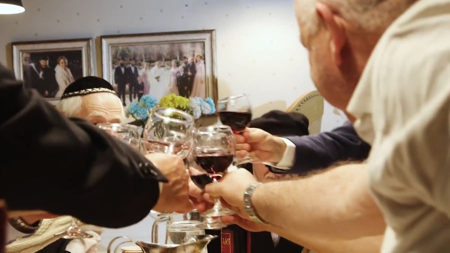 "יש חתן, יש כלה - לחיים!" | הקליפ המתוק