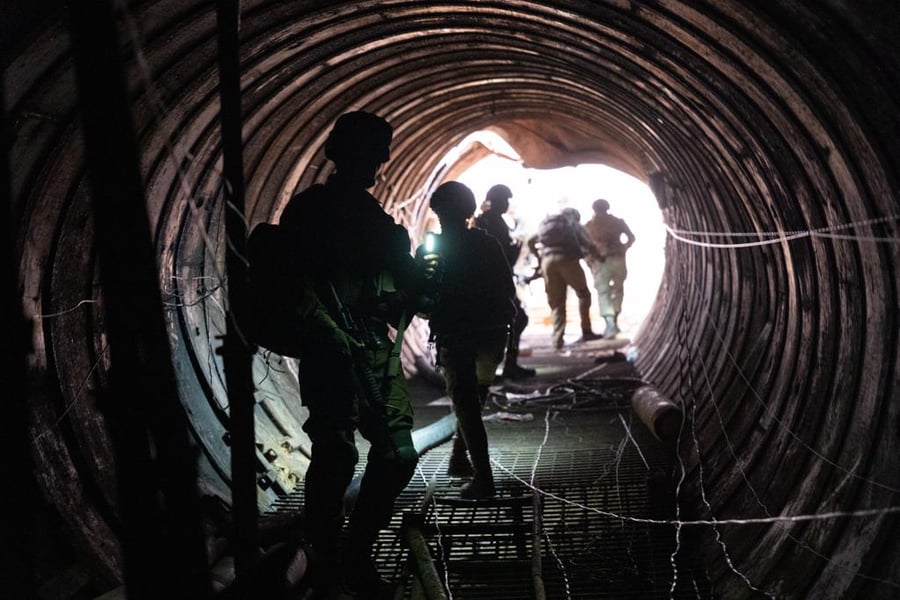 עבודות החישוף והחקר של המנהרה על-ידי חיילי צה״ל
