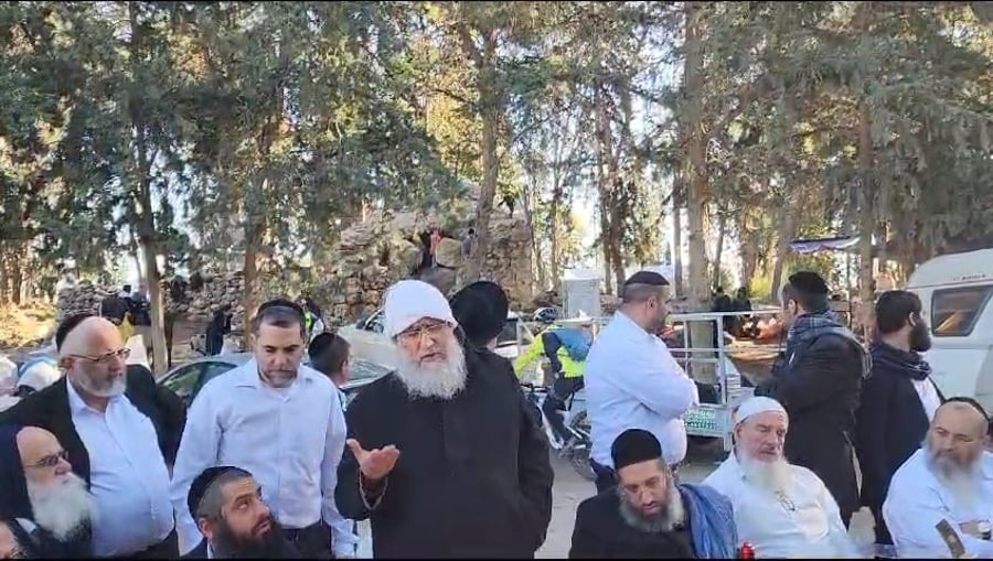 מעמד סיום הזוהר הקדוש בקבר מתתיהו בזאת חנוכה בראשות המקובל הרה"צ ר' מרדכי יצחקי - הרב מפורת