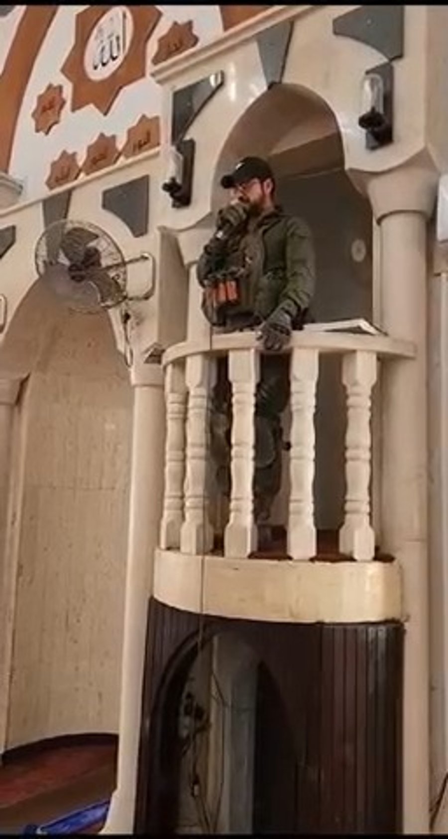 החיילים במסגד