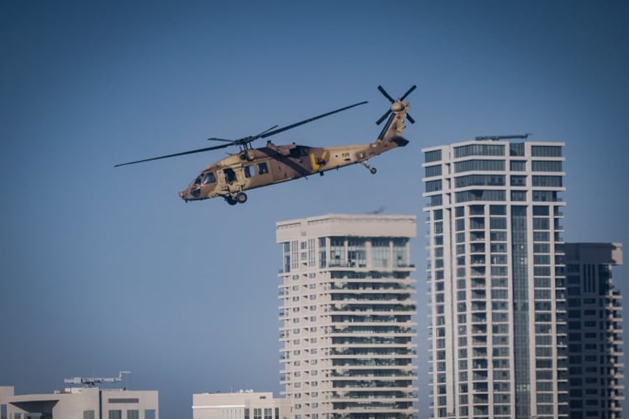 מסוק צבאי ממריא למרכז הרפואי איכילוב בתל אביב