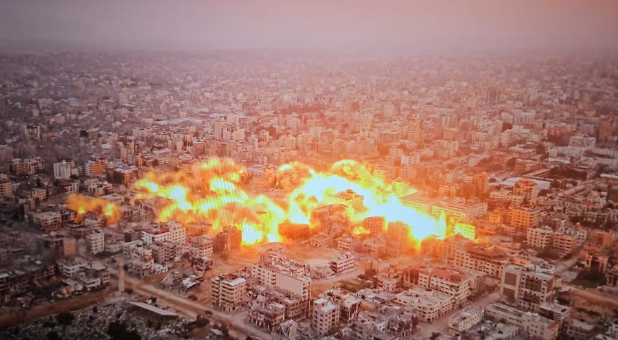 הפיצוץ העז שהרעיד את צפון הרצועה: הושמד 'בור השליטה' של חמאס ברובע הבכירים | צפו