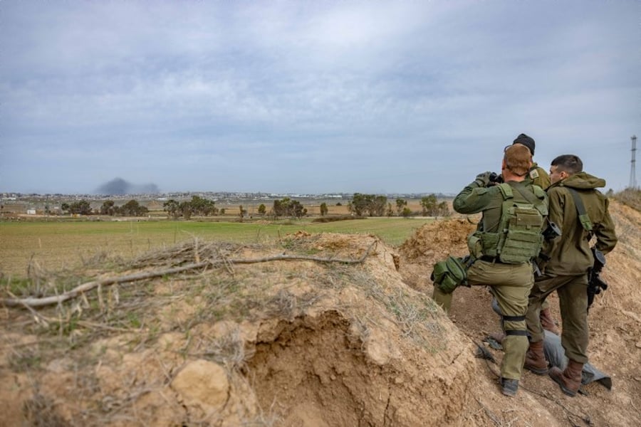 ההפצצות, המסוקים והארטילריה: תיעוד מגבול רצועת עזה