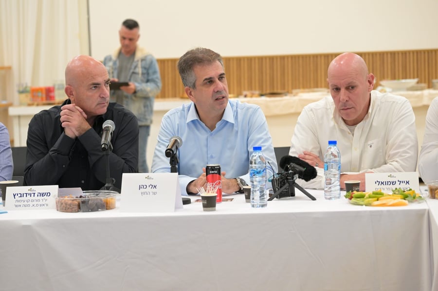 שר החוץ אלי כהן בגבול: "נסראללה צריך להבין שהוא הבא בתור"