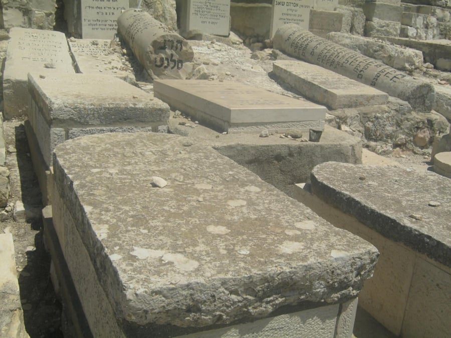 נקבר ליד גאוני ירושלים. קברו של המוהל הירושלמי של ילדי עזה, ר' פנחס המבורגר
