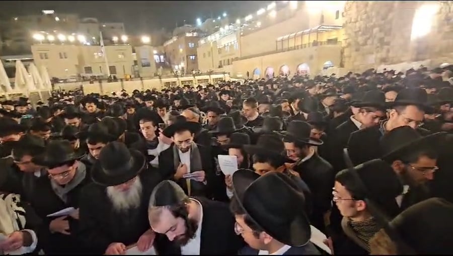 התפילות אמש בכותל המערבי