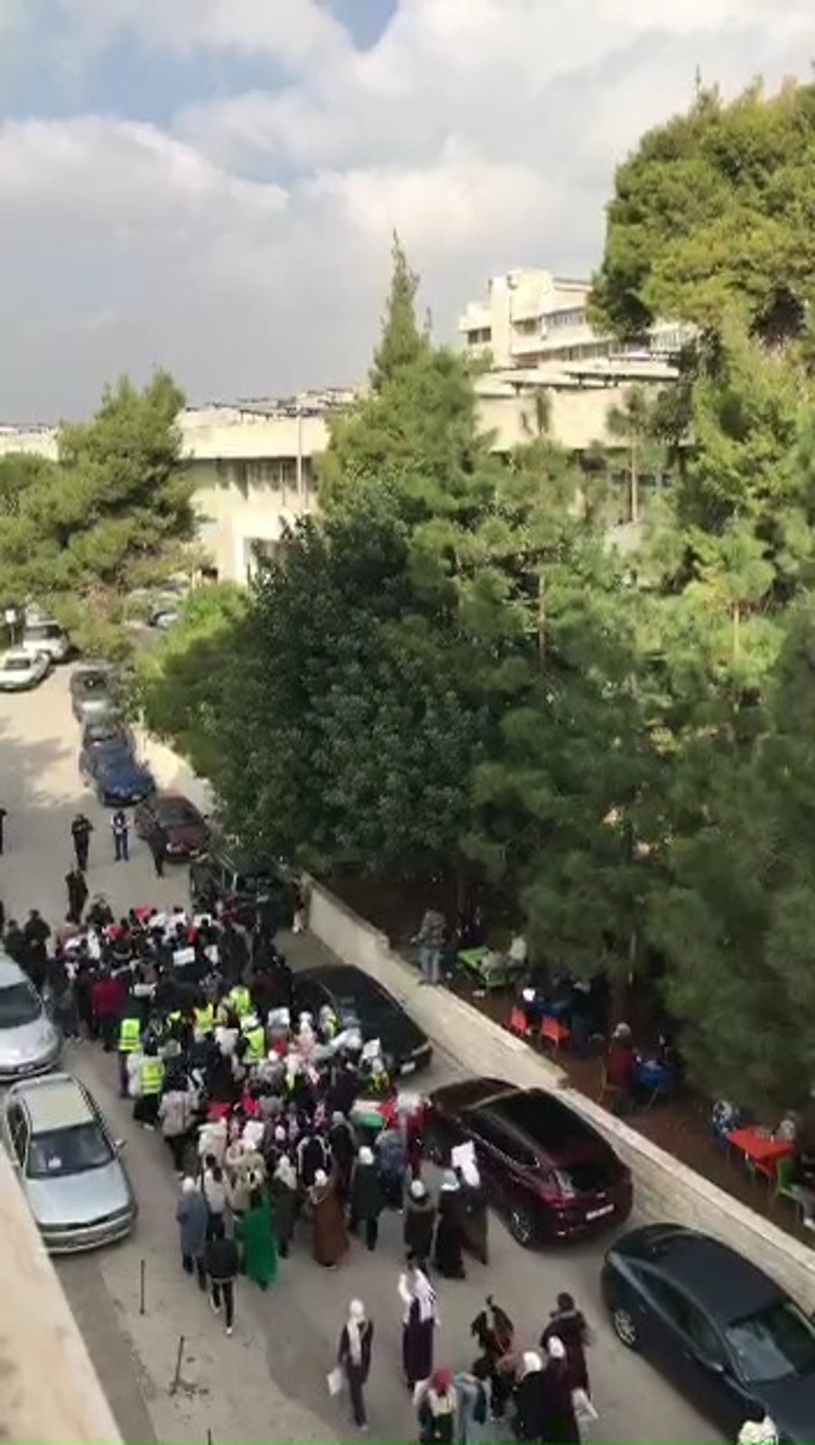 צעירים ירדנים מפגינים בשבוע האחרון בעד תושבי עזה ופלסטין