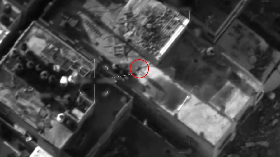 תיעוד מתקיפת מחבל שזוהה מפעיל רחפן במטרה לפגוע בכוחותינו