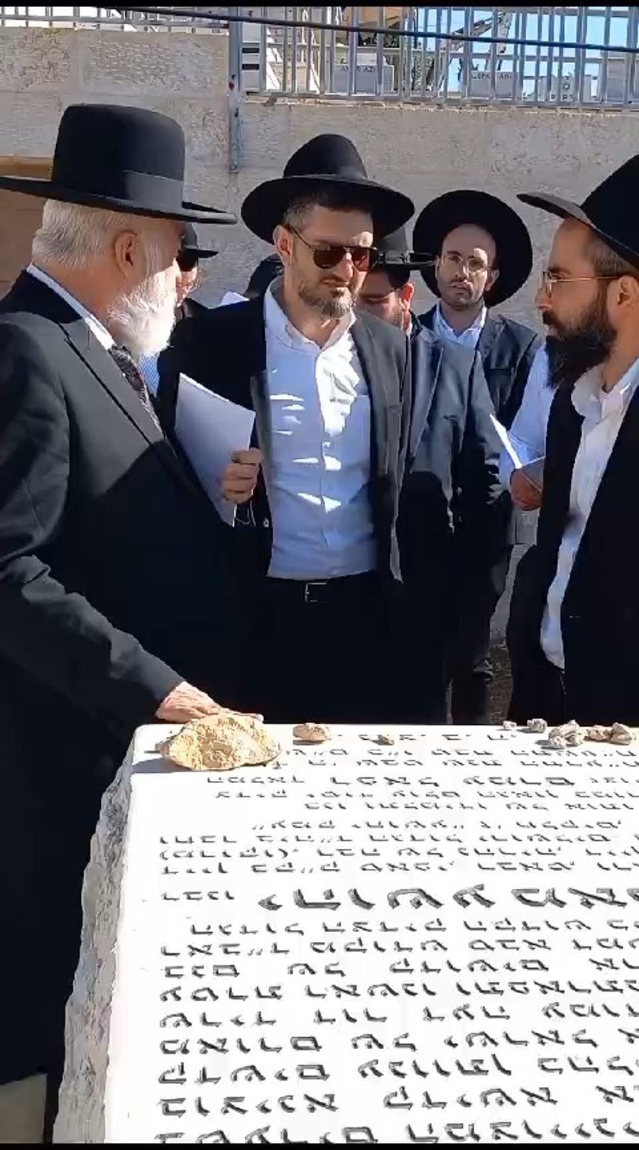 הגאון הרב אברהם מאמאן על ציונו של אביו