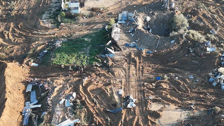 תיעוד של חמ"ל התצפיות ואמצעי הלחימה אשר אותרו במפקדת גדוד אל בורייג