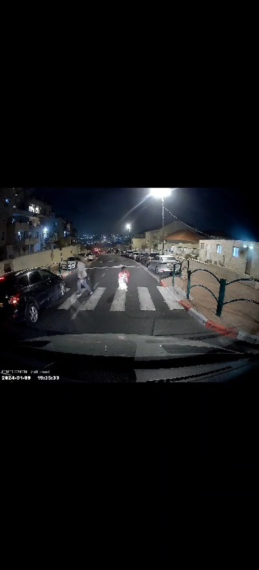 וכך זה נראה ממצמת הרכב של הטנדר הנעקף