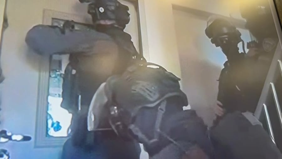 החלה הריסת הבית